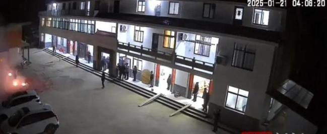 5 Anh em x&acirc;y nh&agrave; chung cư mini cho đại gia đ&igrave;nh 30 người - Ảnh 4.