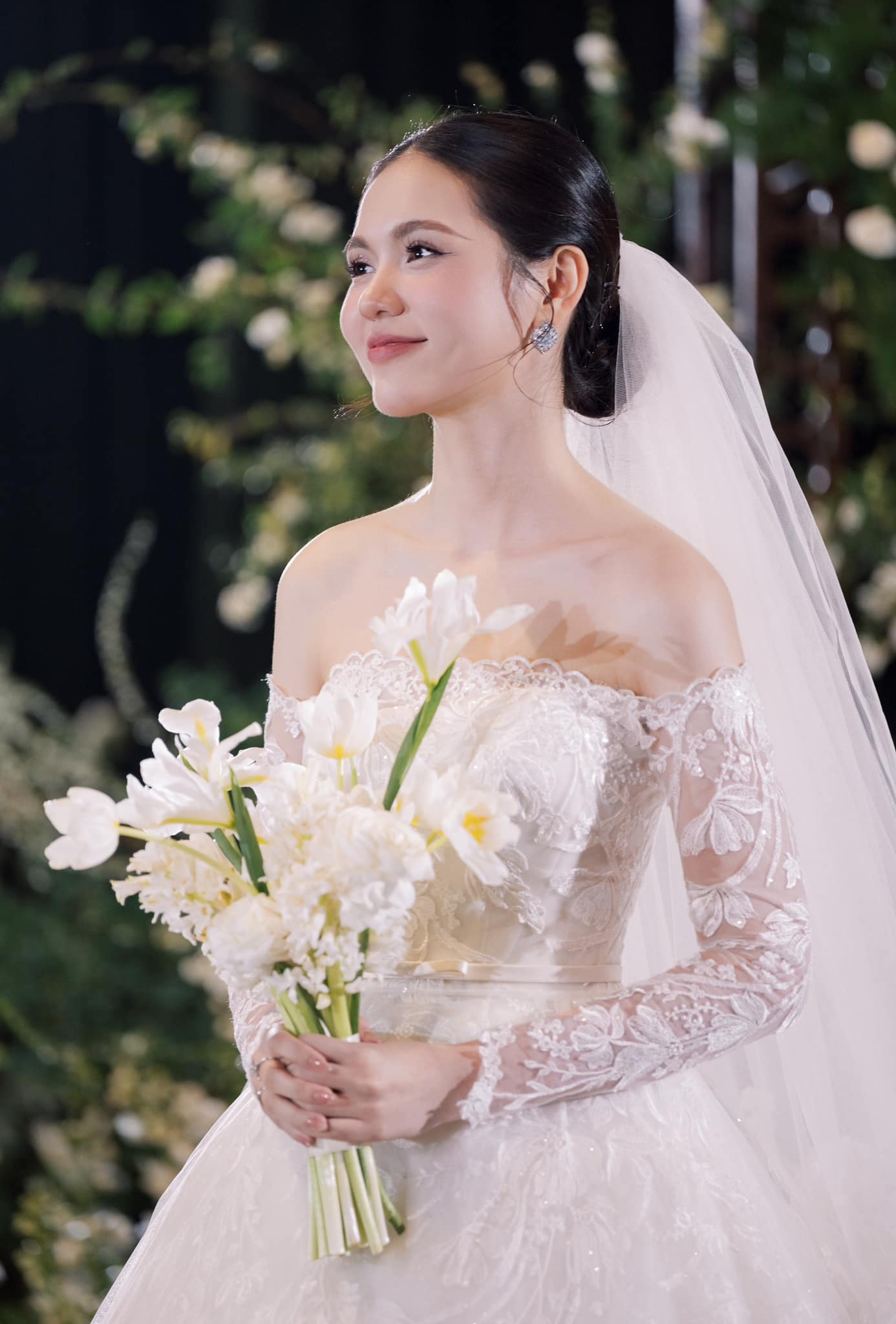 Đám cưới của Hoa hậu Kỳ Duyên và chồng kín tiếng: Cô dâu khoe visual "đỉnh chóp", không gian tiệc đẹp như mơ - Ảnh 8. Đám cưới của Hoa hậu Kỳ Duyên và chồng kín tiếng: Cô dâu khoe visual "đỉnh chóp", không gian tiệc đẹp như mơ - Ảnh 8.