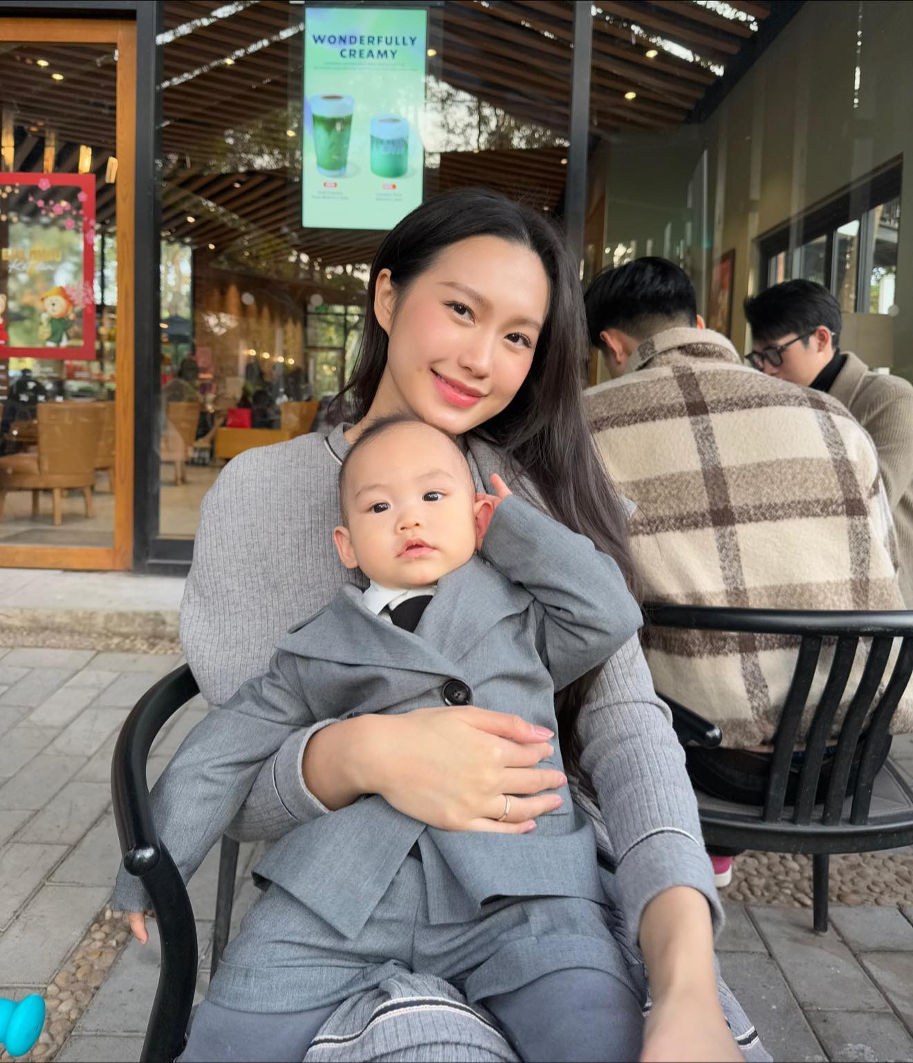 Do&atilde;n Hải My khoe nhan sắc xinh đẹp hậu thẩm mỹ, c&ugrave;ng mẹ chồng v&agrave; Đo&agrave;n Văn Hậu đưa con trai du xu&acirc;n- Ảnh 5.