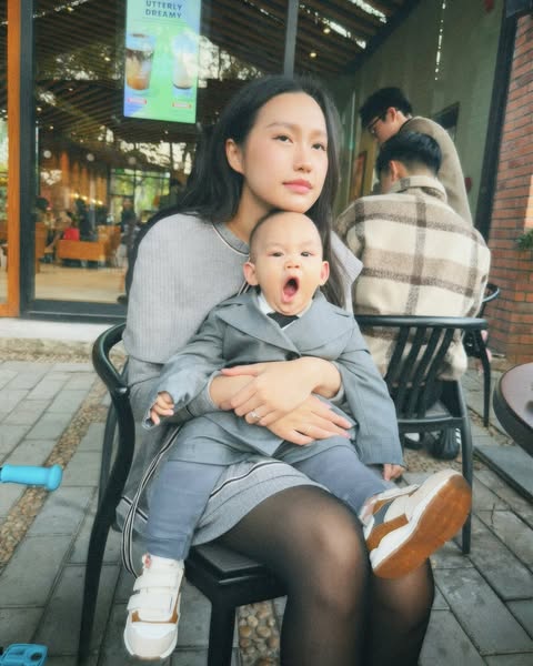 Do&atilde;n Hải My khoe nhan sắc xinh đẹp hậu thẩm mỹ, c&ugrave;ng mẹ chồng v&agrave; Đo&agrave;n Văn Hậu đưa con trai du xu&acirc;n- Ảnh 4.