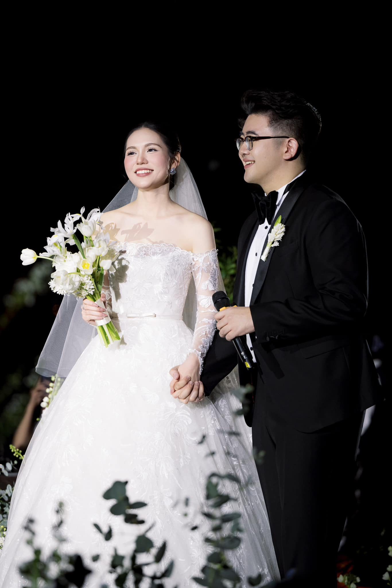 Đám cưới của Hoa hậu Kỳ Duyên và chồng kín tiếng: Cô dâu khoe visual "đỉnh chóp", không gian tiệc đẹp như mơ - Ảnh 1. Đám cưới của Hoa hậu Kỳ Duyên và chồng kín tiếng: Cô dâu khoe visual "đỉnh chóp", không gian tiệc đẹp như mơ - Ảnh 1.