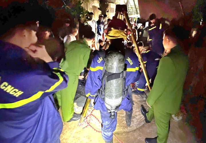 Người đàn ông say rượu rơi giếng sâu 30m ở Đắk Lắk - Ảnh 1.