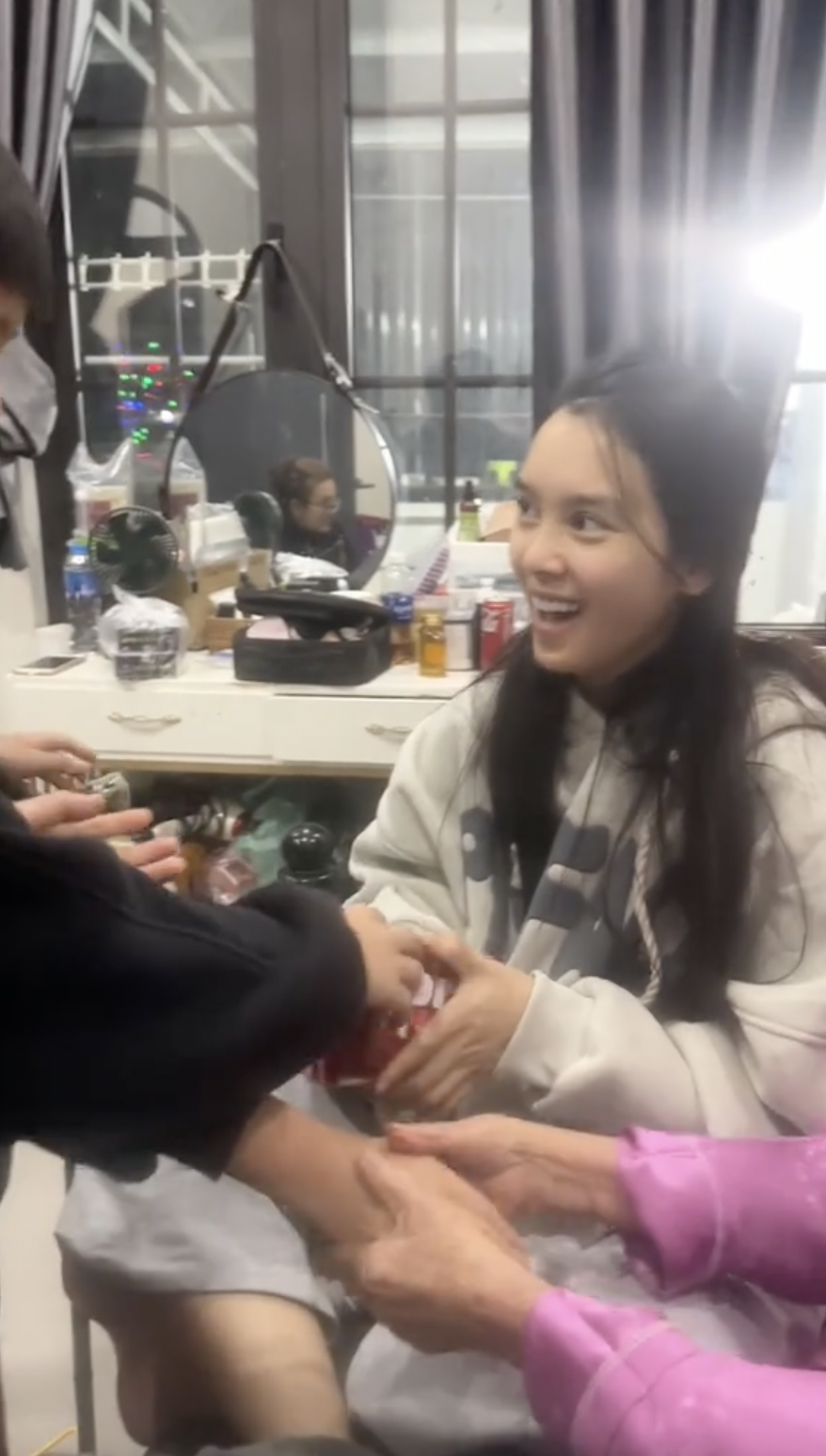 Mỹ nhân Vbiz đang mang thai với thiếu gia lần đầu cho phép con trai riêng 11 tuổi làm 1 điều với nhà nội- Ảnh 4. Mỹ nhân Vbiz đang mang thai với thiếu gia lần đầu cho phép con trai riêng 11 tuổi làm 1 điều với nhà nội- Ảnh 4.