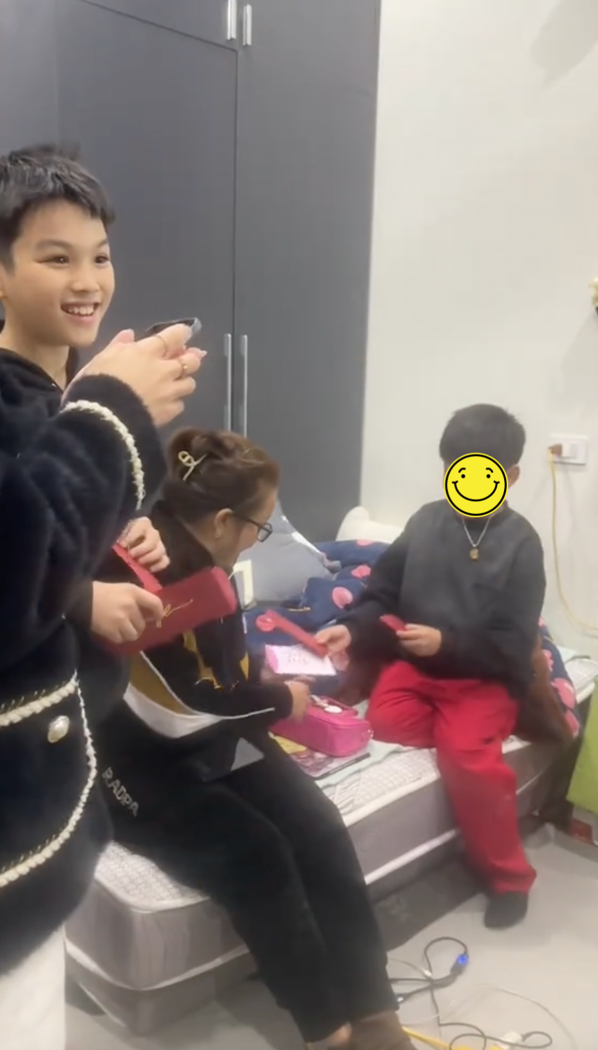 Mỹ nhân Vbiz đang mang thai với thiếu gia lần đầu cho phép con trai riêng 11 tuổi làm 1 điều với nhà nội- Ảnh 5. Mỹ nhân Vbiz đang mang thai với thiếu gia lần đầu cho phép con trai riêng 11 tuổi làm 1 điều với nhà nội- Ảnh 5.