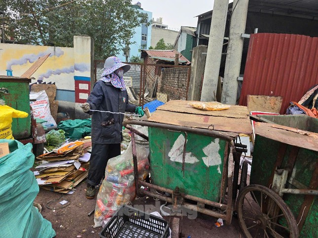 Bãi rác bánh kẹo khổng lồ tại La Phù , Hà Nội gây ô nhiễm - Ảnh 11.