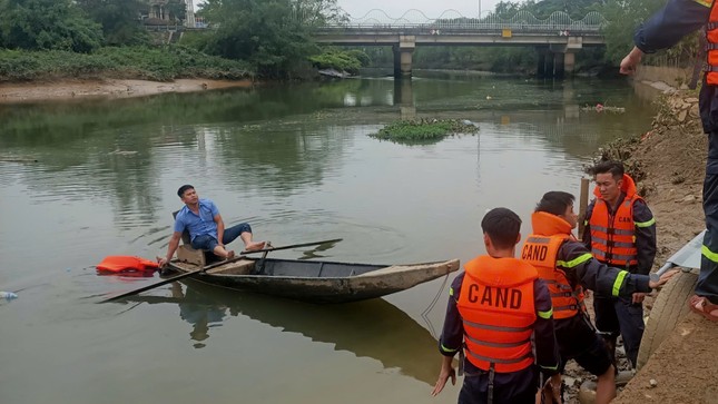 Tìm thấy thi thể nam sinh Hà Tĩnh nghi nhảy cầu tự tử - Ảnh 1. Tìm thấy thi thể nam sinh Hà Tĩnh nghi nhảy cầu tự tử - Ảnh 1.