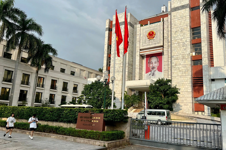 Hà Nội sáp nhập Sở Xây dựng và Sở Giao thông vận tải - Ảnh 1.