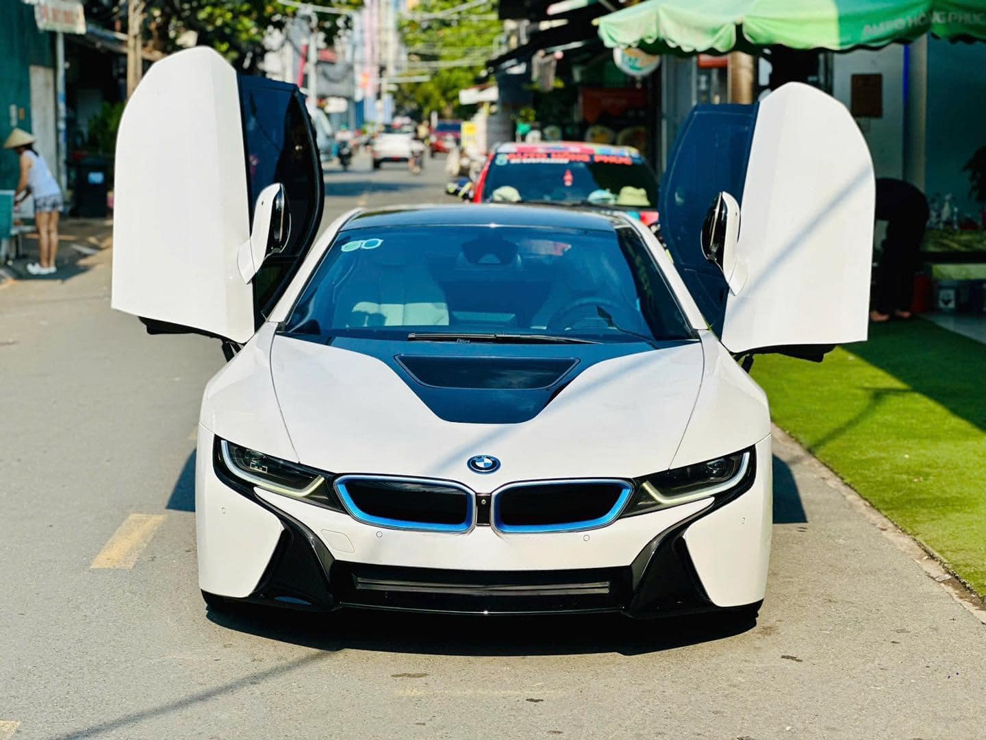 BMW i8 rao bán hơn 2 tỷ đồng, người bán chia sẻ: 'Quá khủng khiếp', mất giá 60% so với mua mới- Ảnh 5.