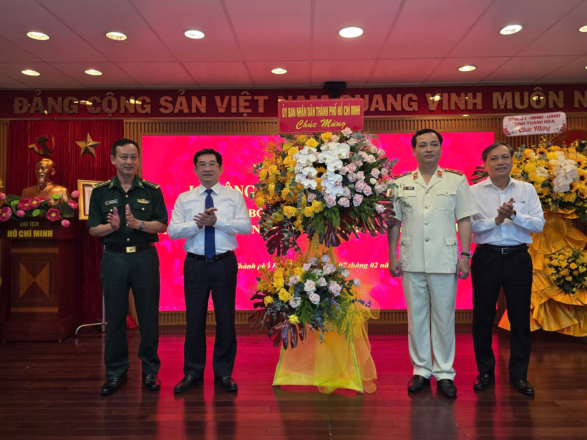 Bổ nhiệm Lê Văn Đông làm Viện trưởng VKSND TP HCM với nhiều kỳ vọng - Ảnh 4. Bổ nhiệm Lê Văn Đông làm Viện trưởng VKSND TP HCM với nhiều kỳ vọng - Ảnh 4.