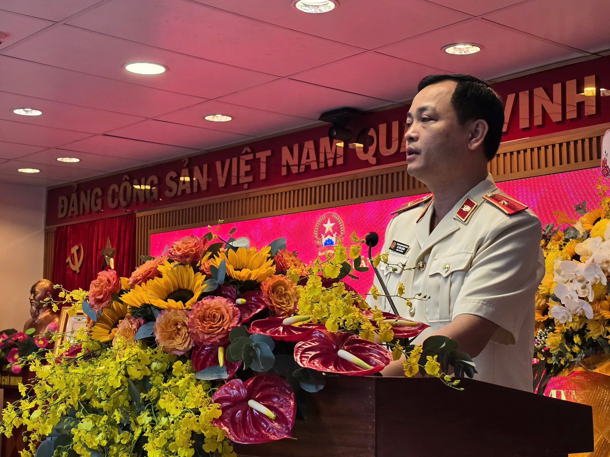 Bổ nhiệm Lê Văn Đông làm Viện trưởng VKSND TP HCM với nhiều kỳ vọng - Ảnh 6. Bổ nhiệm Lê Văn Đông làm Viện trưởng VKSND TP HCM với nhiều kỳ vọng - Ảnh 6.