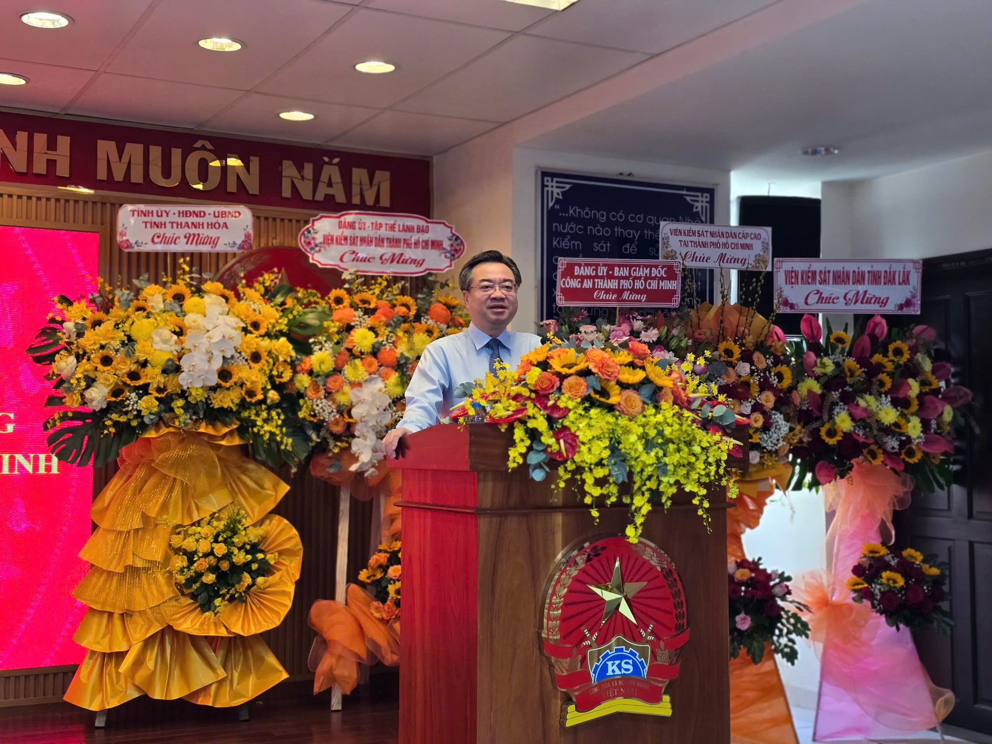 Bổ nhiệm Lê Văn Đông làm Viện trưởng VKSND TP HCM với nhiều kỳ vọng - Ảnh 2. Bổ nhiệm Lê Văn Đông làm Viện trưởng VKSND TP HCM với nhiều kỳ vọng - Ảnh 2.