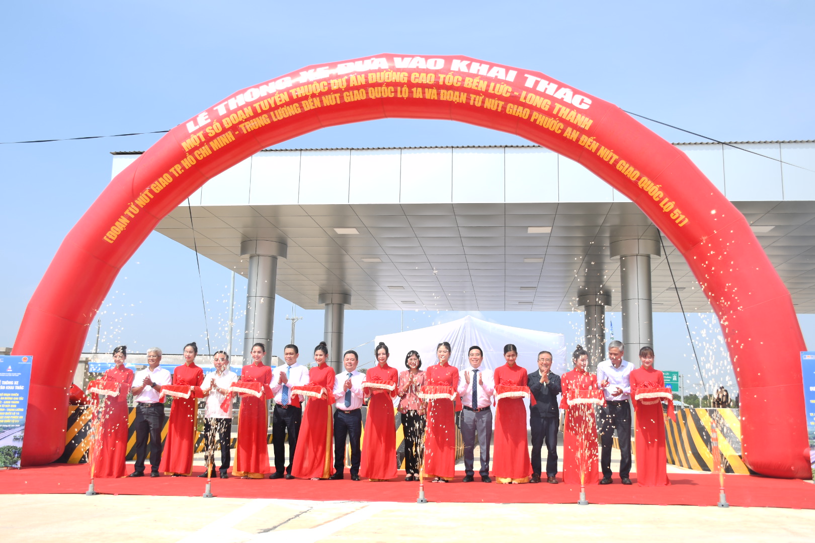 Thông xe 2 đoạn cao tốc Bến Lức - Long Thành kết nối Đông Nam Bộ và miền Tây- Ảnh 5. Thông xe 2 đoạn cao tốc Bến Lức - Long Thành kết nối Đông Nam Bộ và miền Tây- Ảnh 5.