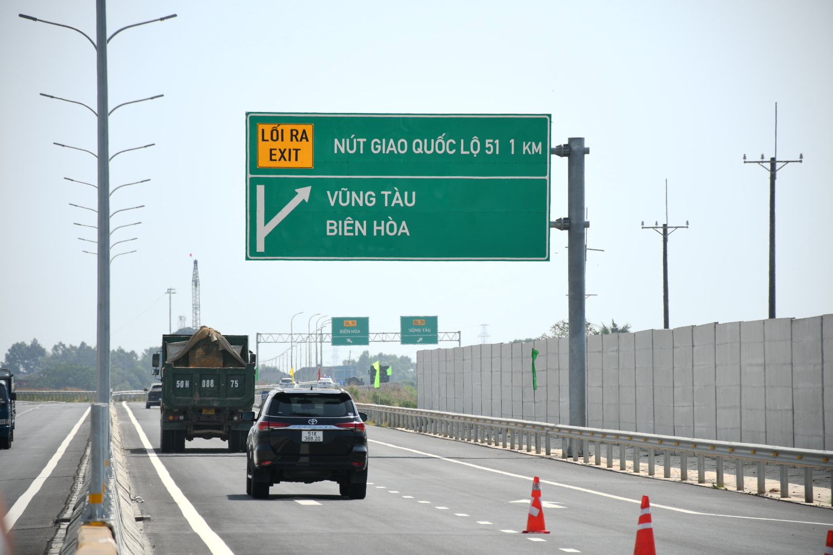 Thông xe 2 đoạn cao tốc Bến Lức - Long Thành kết nối Đông Nam Bộ và miền Tây- Ảnh 1. Thông xe 2 đoạn cao tốc Bến Lức - Long Thành kết nối Đông Nam Bộ và miền Tây- Ảnh 1.