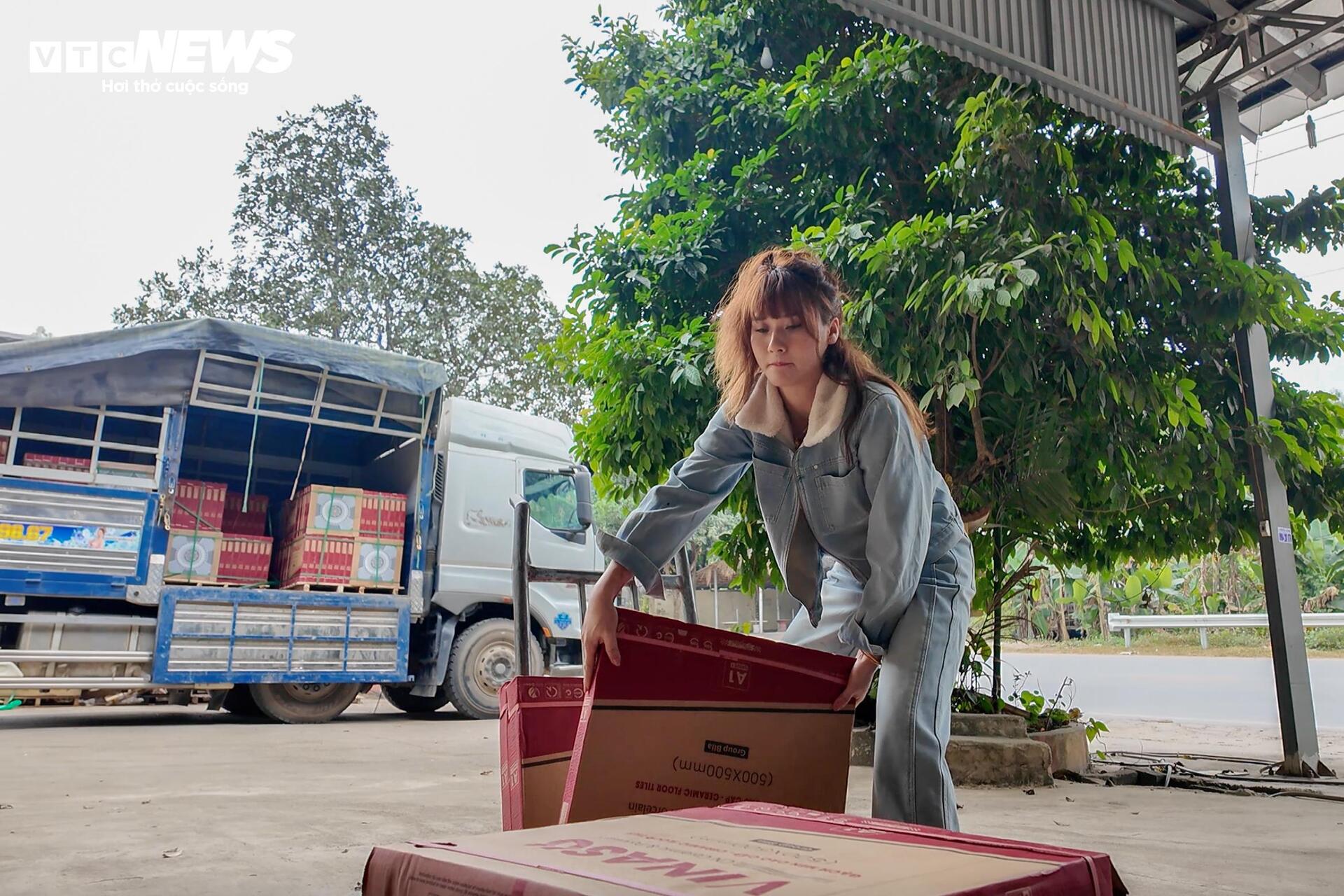 Hotgirl Tuyên Quang nữ tài xế xe tải 30 tấn chinh phục đường miền núi hiểm trở - Ảnh 10.