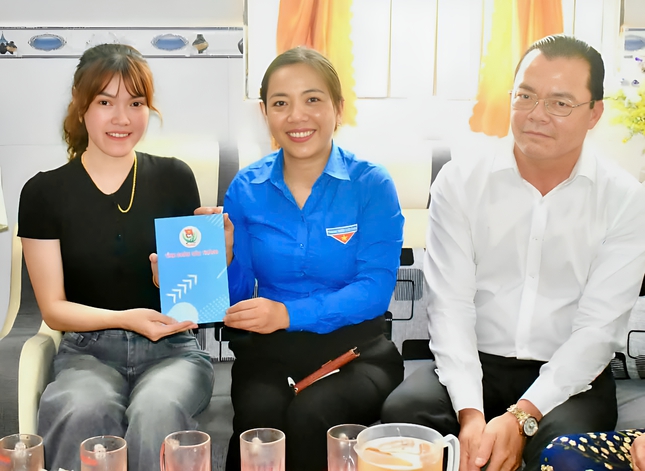 3 Anh em sinh ba nhập ngũ tình nguyện cùng ngày tại Sóc Trăng - Ảnh 2.