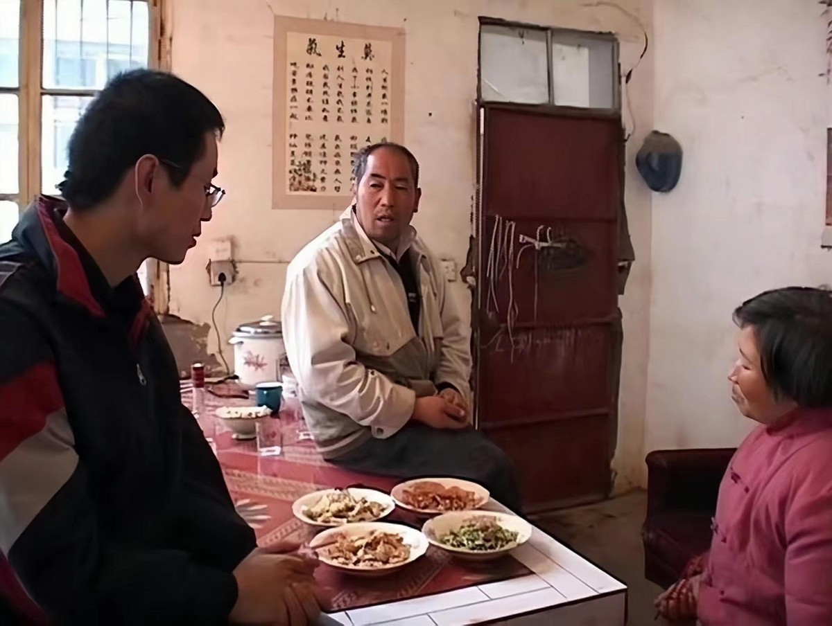 Cha ngh&egrave;o b&aacute;n hết t&agrave;i sản, vay mượn để con học ĐH, con ra trường lương th&aacute;ng 2 triệu đồng: Sai lầm khiến nhiều phụ huynh giật m&igrave;nh- Ảnh 3.