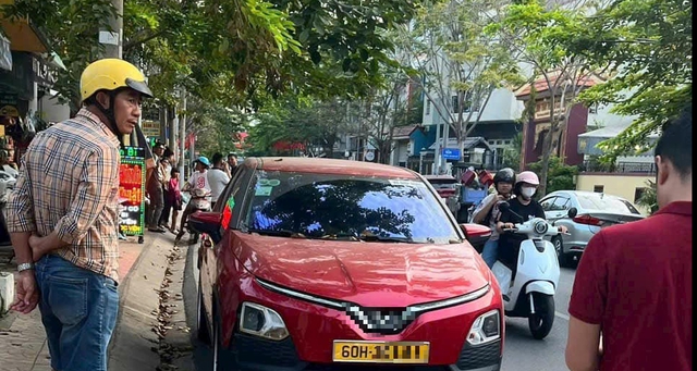 T&agrave;i xế tử vong trong chiếc &ocirc; t&ocirc; đậu ven đường ở TP Bi&ecirc;n Ho&agrave; - Đồng Nai- Ảnh 1.