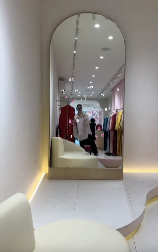 Sao nữ Vbiz gấp rút chuẩn bị 1 điều đặc biệt trong lễ hỏi với chồng thiếu gia, nói gì trước nghi vấn "chạy bầu"? - Ảnh 3. Sao nữ Vbiz gấp rút chuẩn bị 1 điều đặc biệt trong lễ hỏi với chồng thiếu gia, nói gì trước nghi vấn "chạy bầu"? - Ảnh 3.