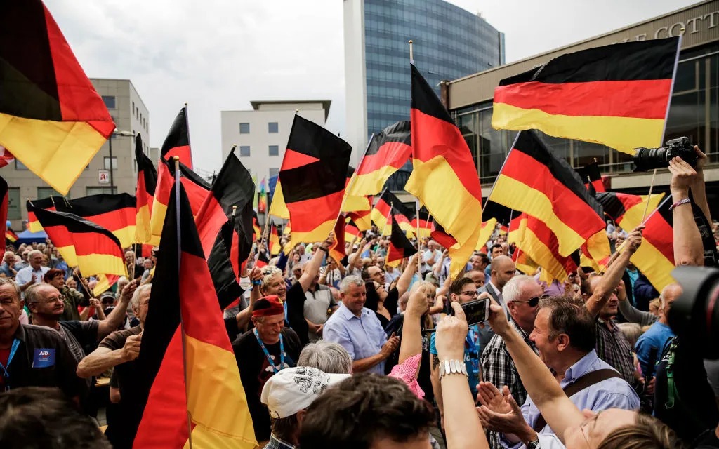 Mỹ bắn tín hiệu cấm F-16, chặn vũ khí tới Ukraine - 10 nước châu Âu họp khẩn - Ảnh 2.