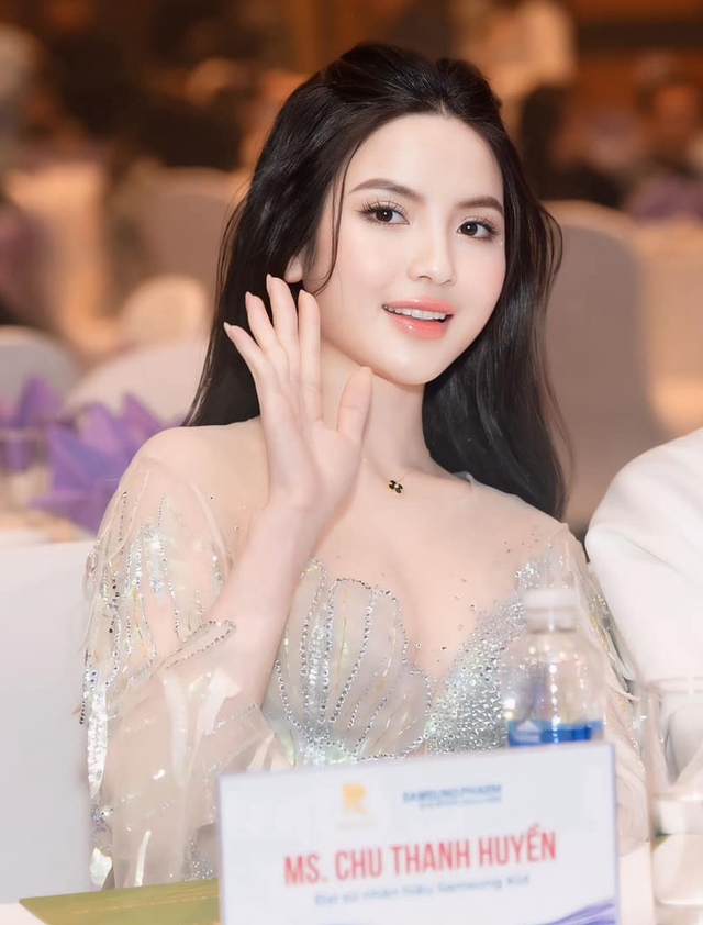 Nàng WAG Chu Thanh Huyền