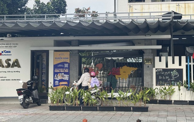 Chủ nh&oacute;m mầm non l&ecirc;n tiếng về vụ b&eacute; g&aacute;i 4 tuổi t&eacute; lăn xuống cầu thang- Ảnh 1.