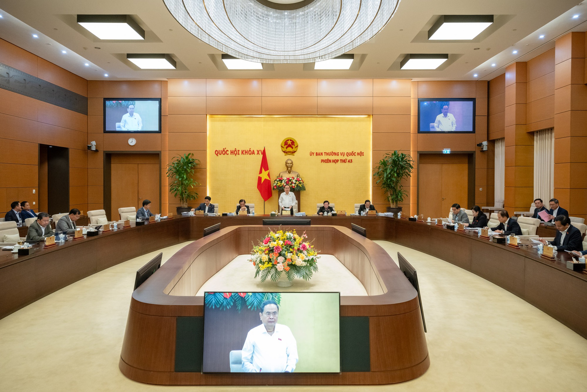 Nghiên cứu, sửa đổi Hiến pháp và các luật có liên quan đến sắp xếp, tinh gọn tổ chức bộ máy- Ảnh 1.