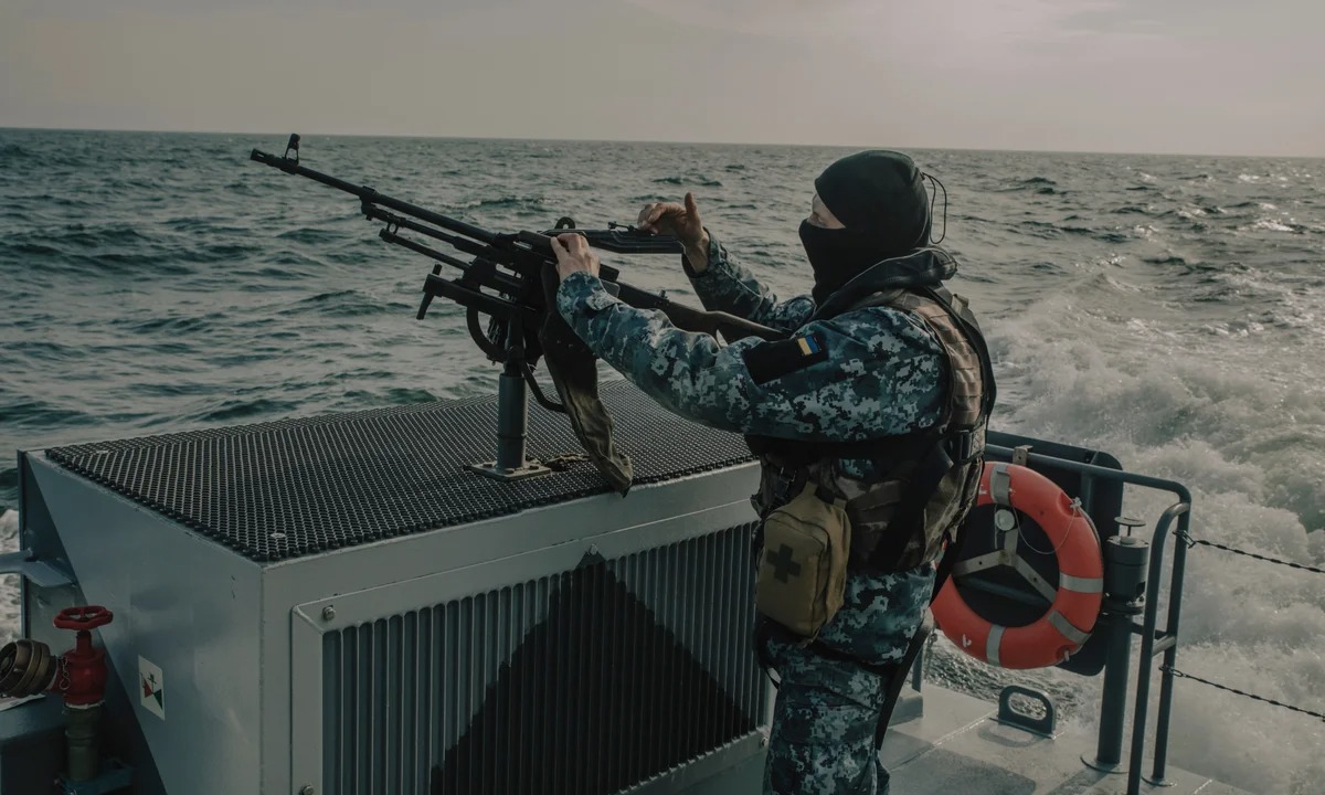 Giữa lúc lính Kiev ở Kursk bị vây, Tư lệnh Ukraine hé lộ kế hoạch tấn công cầu Crimea lần 3 - Ảnh 1.