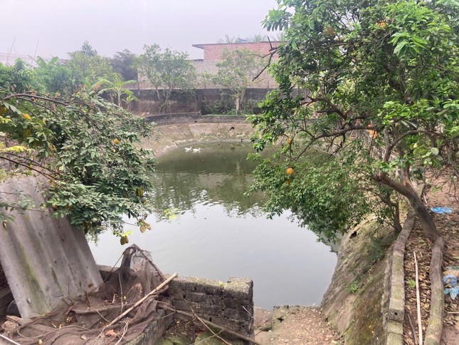 Hai ch&aacute;u b&eacute; đuối nước tại ao nu&ocirc;i c&aacute; ở Bắc Giang - Ảnh 1.