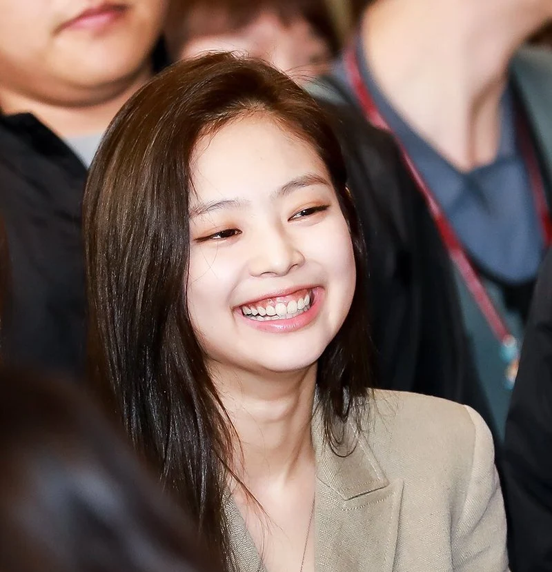 Cười hở lợi trong trong nhân tướng học dự báo điều gì về vận mệnh?- Ảnh 1. Cười hở lợi trong trong nhân tướng học dự báo điều gì về vận mệnh?- Ảnh 1.