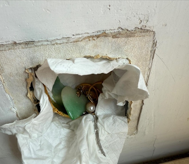 Con d&acirc;u t&igrave;m thấy "kho b&aacute;u" trong căn nh&agrave; 23 tỷ mua của mẹ chồng- Ảnh 1.