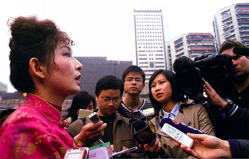 Chủ ng&ocirc;i nh&agrave; 219m2 từ chối hơn 12,3 tỷ đồng tiền đền b&ugrave;, kh&ocirc;ng chịu di dời: Bị chủ đầu tư đ&agrave;o m&oacute;ng s&acirc;u 10m bao quanh, phải &ldquo;tr&egrave;o l&ecirc;n tr&egrave;o xuống&rdquo; để ra ngo&agrave;i- Ảnh 2.