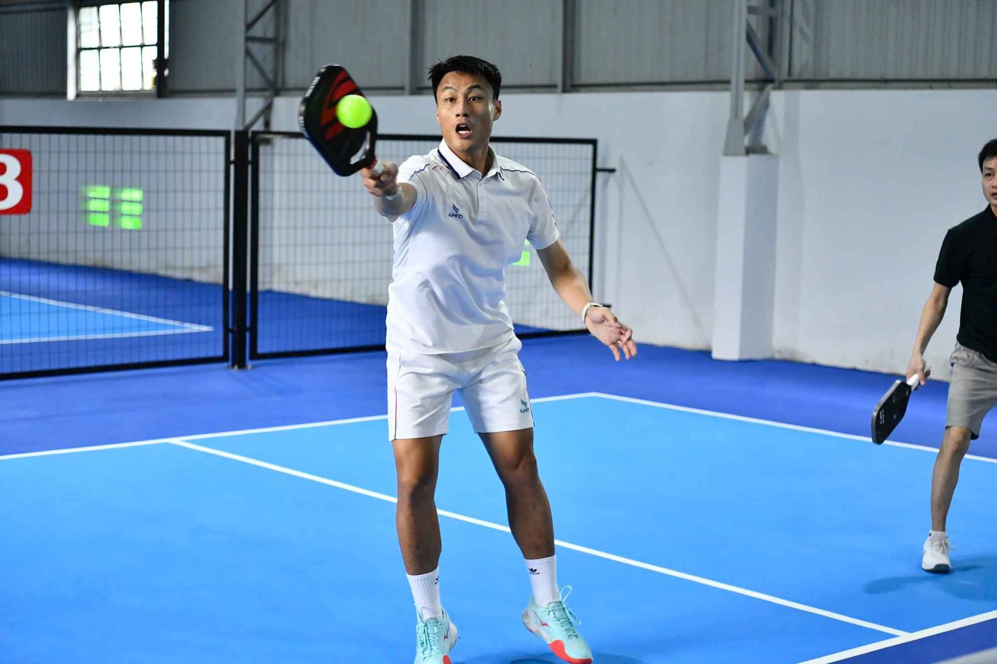 Nàng siêu mẫu rời showbiz lấy chồng cầu thủ: Cuộc sống bình yên, ngày đi chơi pickleball tối chốt đơn- Ảnh 5.