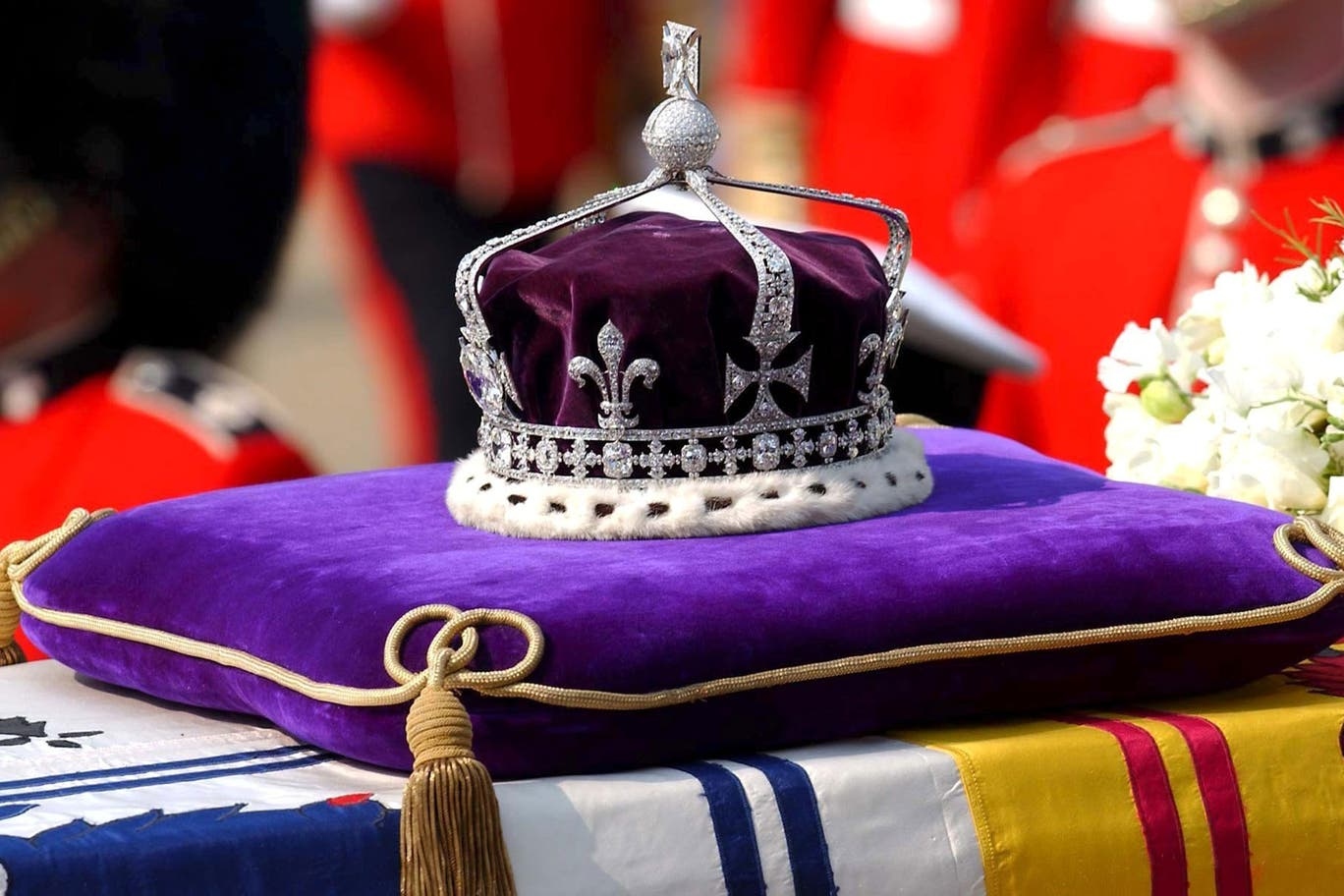 Số phận viên kim cương Koh - i - Noor trị giá 400 triệu Euro - Ảnh 4. Số phận viên kim cương Koh - i - Noor trị giá 400 triệu Euro - Ảnh 4.