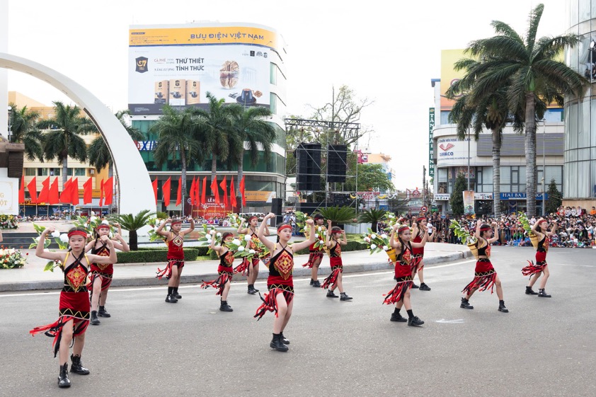 Ấn tượng lễ hội đường phố 2025 Buôn Ma Thuột - Điểm đến của cà phê thế giới - Ảnh 8.