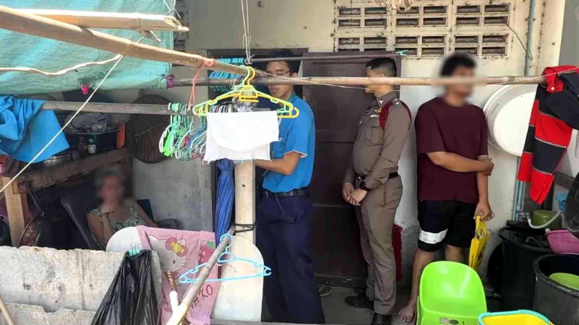 Con trai đến thăm mẹ, được phát hiện tử vong trong ô tô - Ảnh 2. Con trai đến thăm mẹ, được phát hiện tử vong trong ô tô - Ảnh 2.