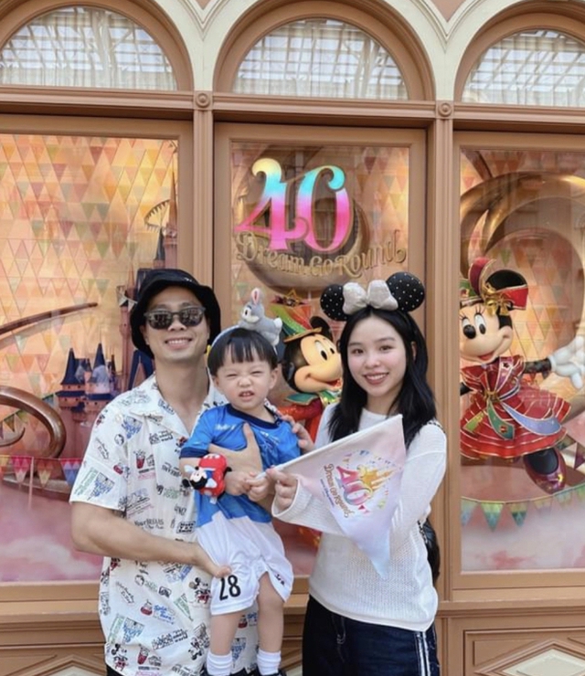 Những lần hai nàng WAGs kín tiếng nhất làng bóng Việt Viên Minh và Nhuệ Giang lộ ảnh về quê chồng, nhan sắc thế nào?- Ảnh 4. Những lần hai nàng WAGs kín tiếng nhất làng bóng Việt Viên Minh và Nhuệ Giang lộ ảnh về quê chồng, nhan sắc thế nào?- Ảnh 4.
