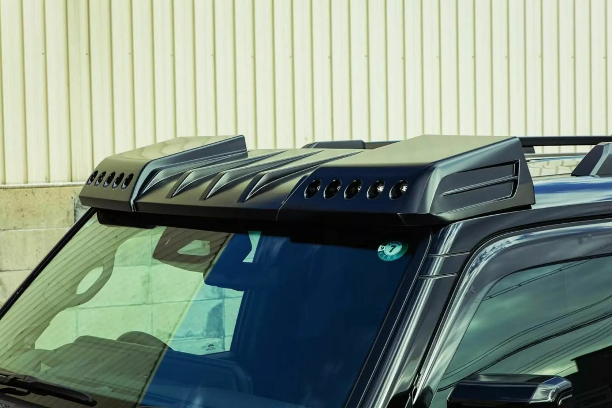 Toyota Land Cruiser Prado 'lột xác', hầm hố không kém Brabus G-Class, dễ được đại gia Việt săn đón nếu về nước- Ảnh 8.