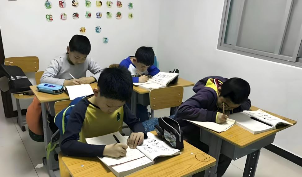L&yacute; do phản đối học th&ecirc;m của 1 &ocirc;ng bố g&acirc;y tranh luận: "Thứ c&oacute; thể mua được bằng tiền th&igrave; kh&ocirc;ng phải l&agrave; học vấn thực sự!" - Ảnh 2.
