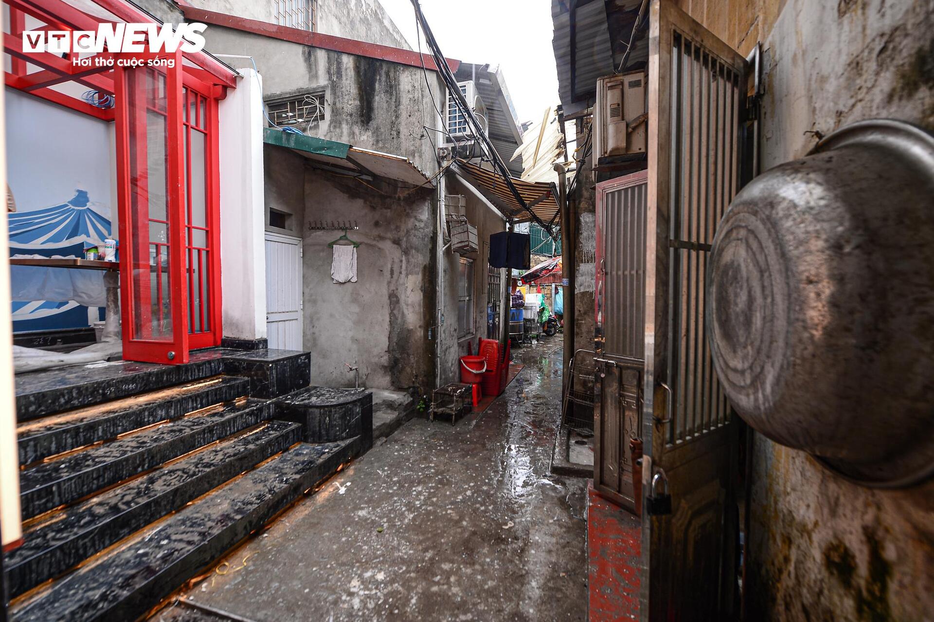 Cuộc sống chật chội trong phố cổ Hà Nội trước di dời - Ảnh 5.