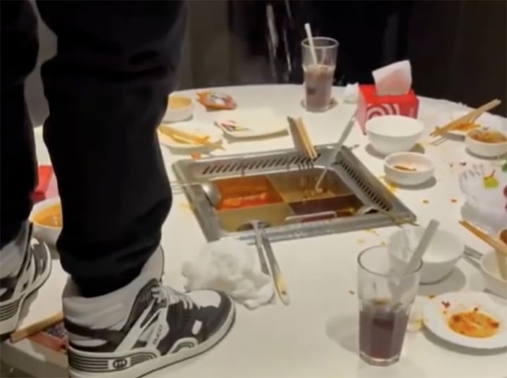 Haidilao rà soát 1400 nhà hàng tìm kiếm khách tè vào nồi lẩu - Ảnh 1.