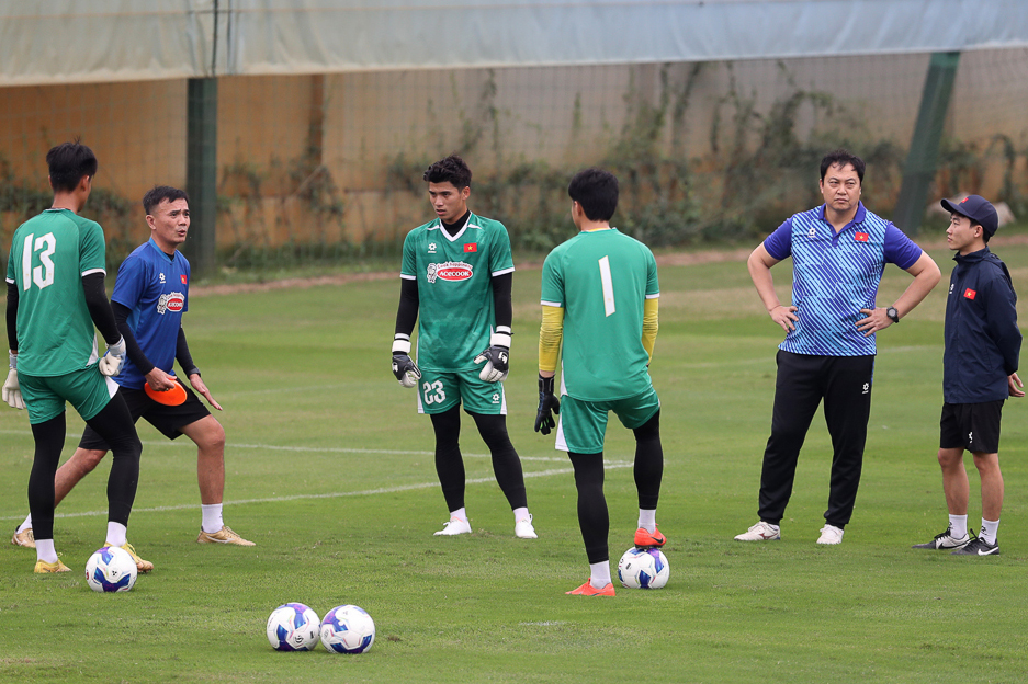 HLV Kim Sang Sik ra quyết định bất ngờ, ĐT Việt Nam đón 'viện binh khủng' trước VL Asian Cup