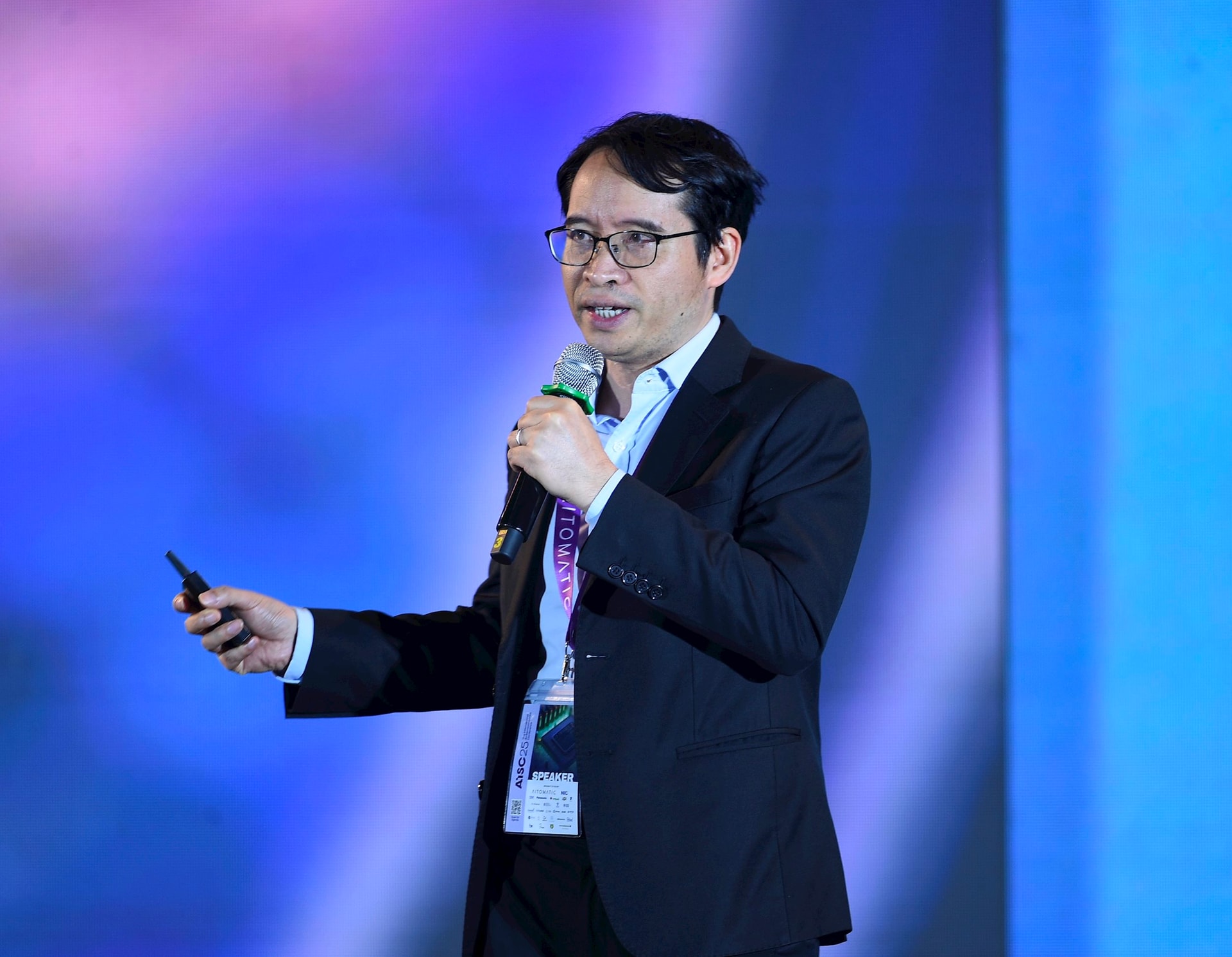 CEO VinAI Research Bùi Hải Hưng: “6 năm trước, quyết định rời Google Deepmind về Việt Nam xây dựng phòng nghiên cứu AI là rủi ro sự nghiệp lớn đối với tôi”