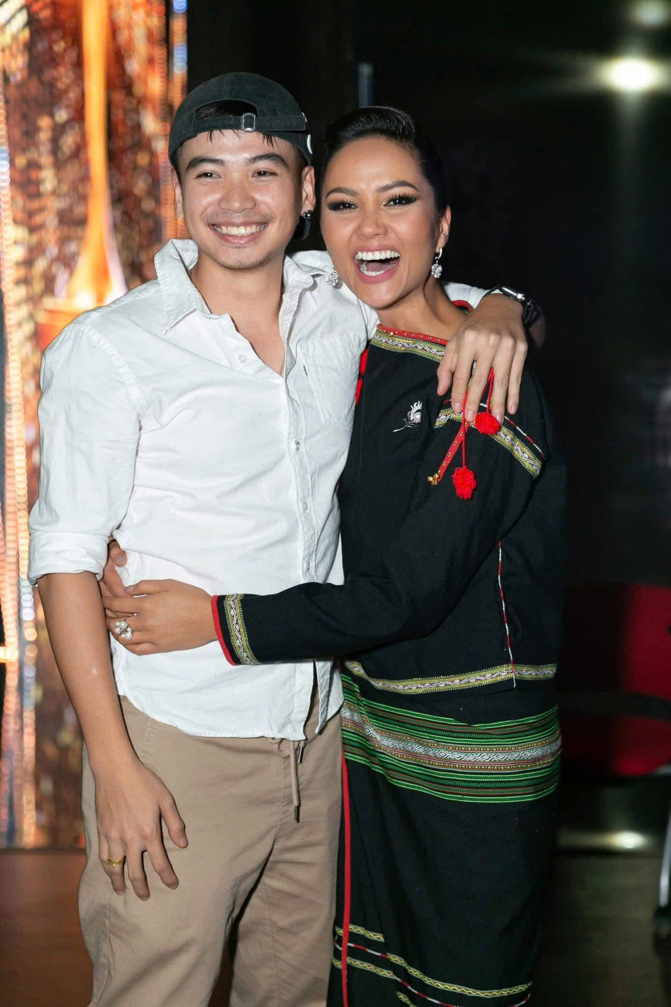 HOT: Lộ ảnh đám cưới bí mật của H'Hen Niê- Ảnh 4. HOT: Lộ ảnh đám cưới bí mật của H'Hen Niê- Ảnh 4.