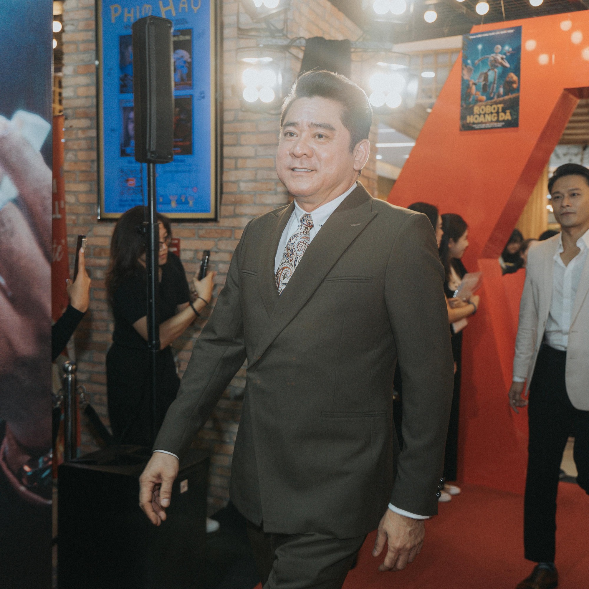 Nam nghệ sĩ đình đám nói thẳng: "Chú hết thời rồi, để chú yên ổn đi Minh" - Ảnh 2.