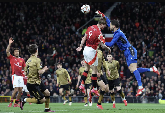 Bruno Fernandes bùng nổ hat-trick, Man United đoạt vé tứ kết Europa League- Ảnh 1.