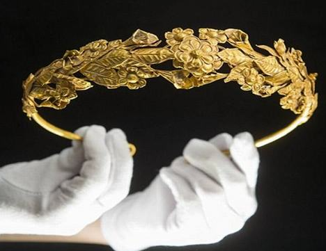 Ph&aacute;t hiện số v&agrave;ng trị gi&aacute; 3,3 tỷ đồng được bọc trong giấy b&aacute;o dưới gầm giường- Ảnh 2.