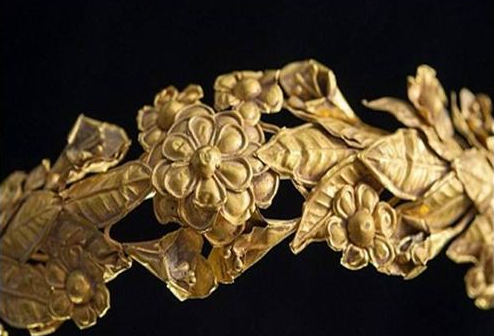 Ph&aacute;t hiện số v&agrave;ng trị gi&aacute; 3,3 tỷ đồng được bọc trong giấy b&aacute;o dưới gầm giường- Ảnh 3.