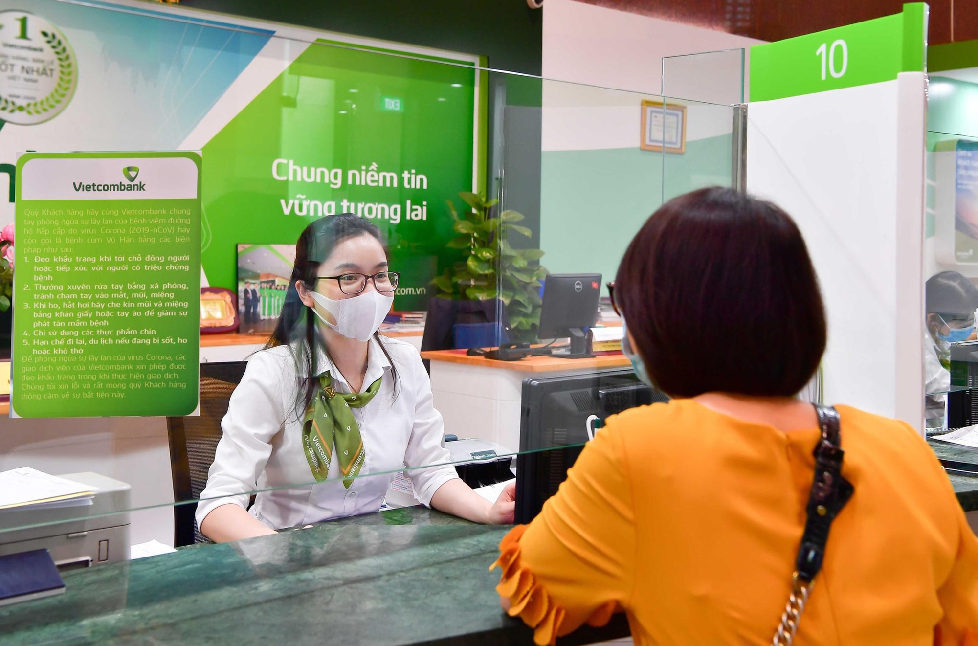 Thông báo mới, người dùng ngân hàng Vietcombank, BIDV lưu ý!