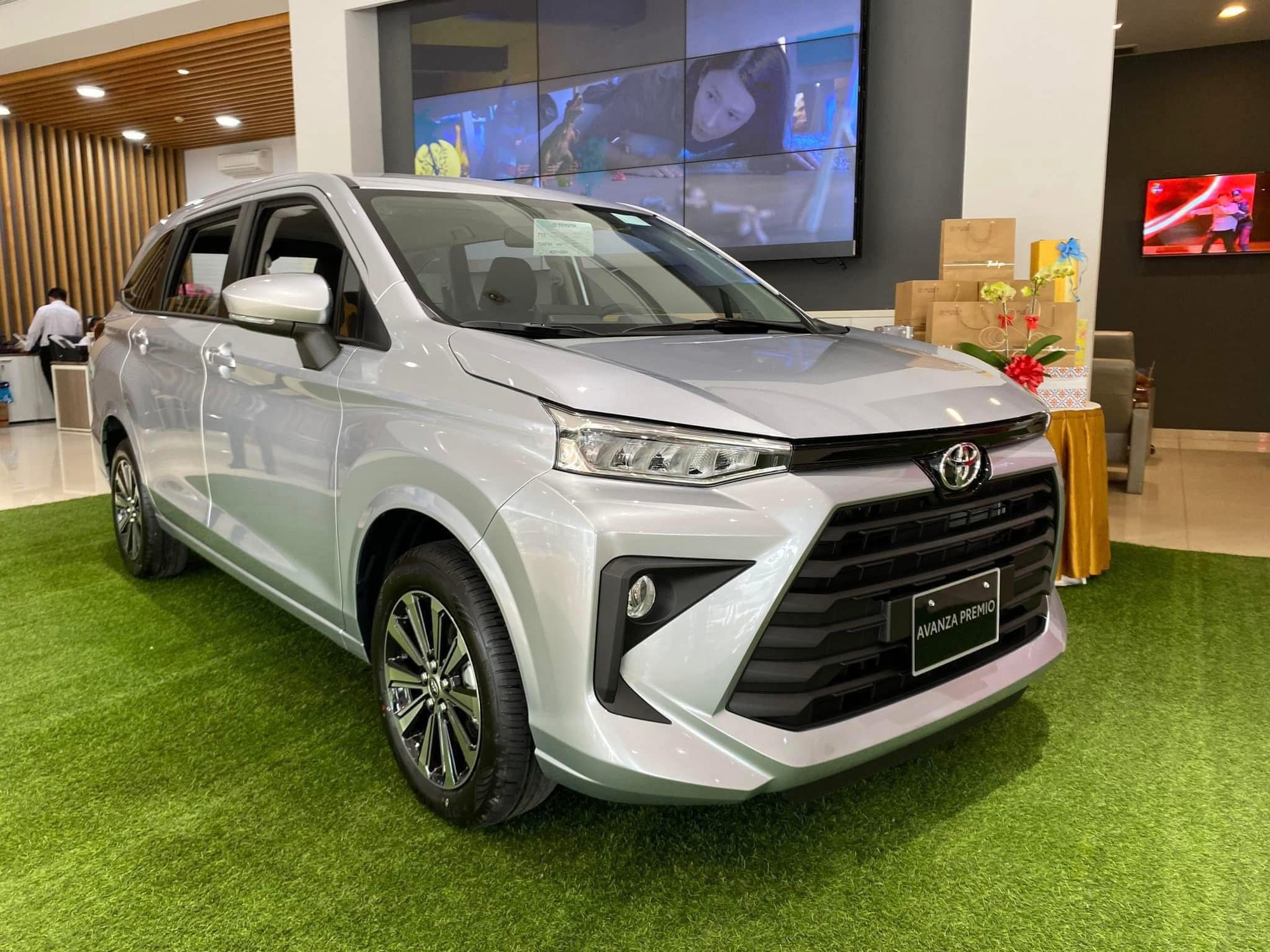 Gia đình không đã, dịch vụ chưa tới, Toyota Avanza Premio bán ít để ‘làm mồi’ đẩy Veloz Cross- Ảnh 2.