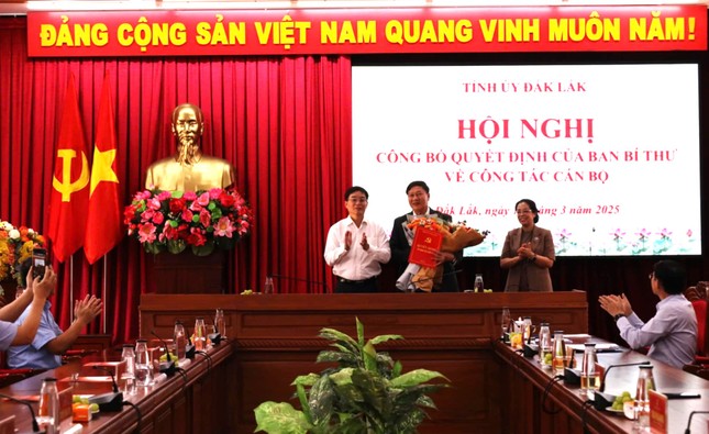 Ông Trần Phú Hùng được chuẩn y tham gia Ban Thường vụ Tỉnh ủy Đắk Lắk nhiệm kỳ 2020-2025.